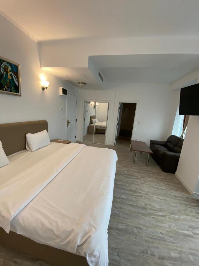 Hotel Zimbru Snagov Tincabesti 외부 사진